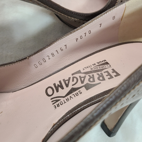 Ferragamo Leather Wingtip Pumps Size 7 - Picture 4 of 11